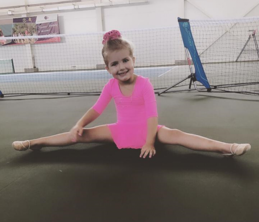 Маленькая гимнастка Кира Азарова - еще один талантливый ребенок в Новороссийске