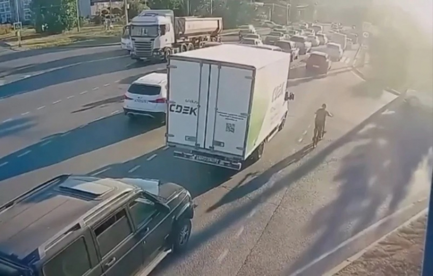 В Анапе легковушка сбила несовершеннолетнего велосипедиста