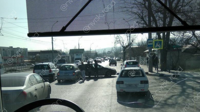 По дороге в Новороссийск перекрыто две полосы движения
