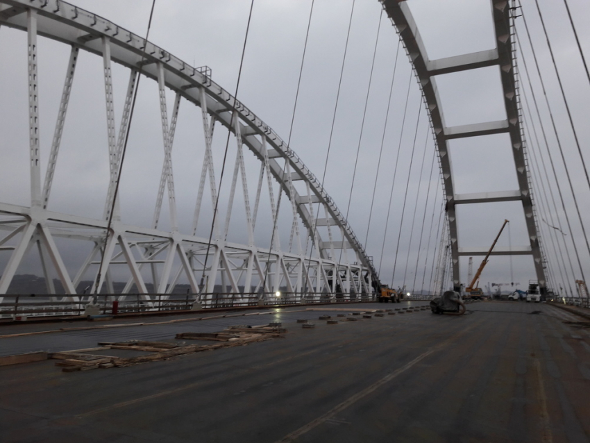 Стали известны приблизительные сроки открытия движения по Крымскому мосту 