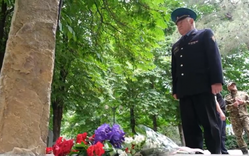 Помнят и чтут: ветераны Новороссийска ежегодно собираются у закладного камня «Слава пограничникам»