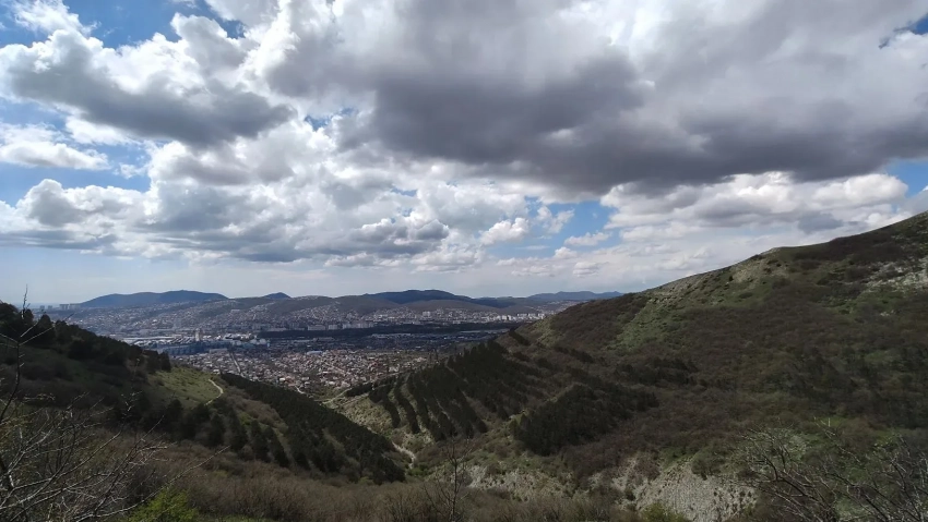 В Новороссийске сохранится дождливая погода: зонтики далеко не убираем