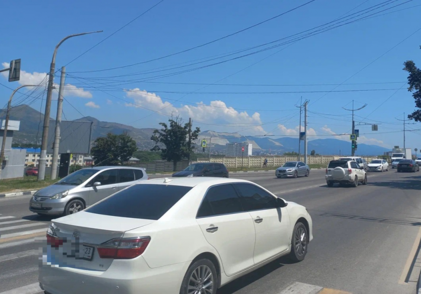 За новороссийцами будут приезжать «Лады» и «Москвичи»: с 1 марта такси в России локализуют 