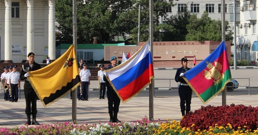 День флага отметили торжественным митингом в Новороссийске