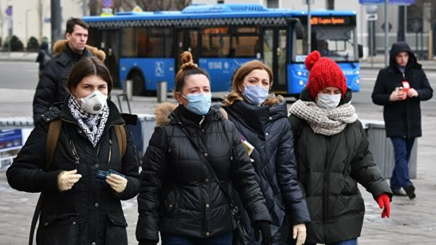 МЧС не рекомендует носить медицинскую маску на улице