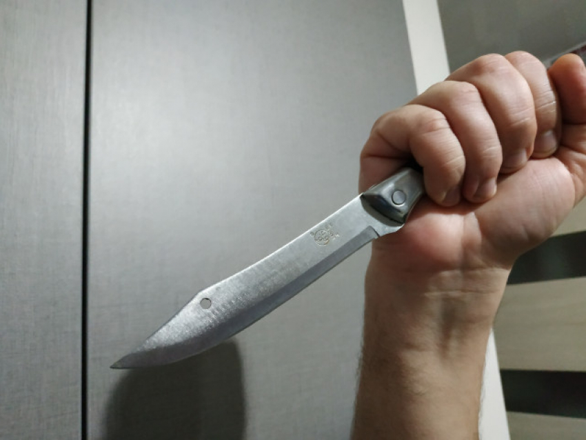﻿Воткнул нож в живот родному отцу житель Новороссийска