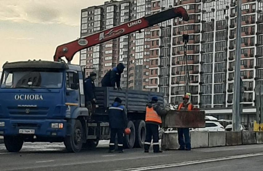 В Новороссийске на новой дороге по Мурата Ахеджака начались ремонтные работы 