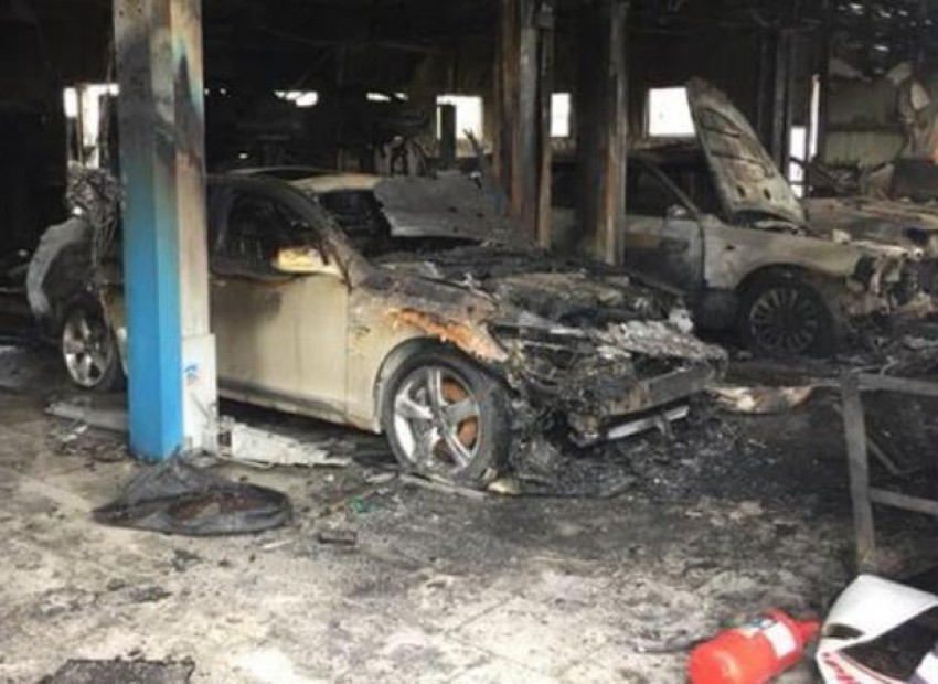 Стал известен ущерб от пожара в новороссийском автосервисе 