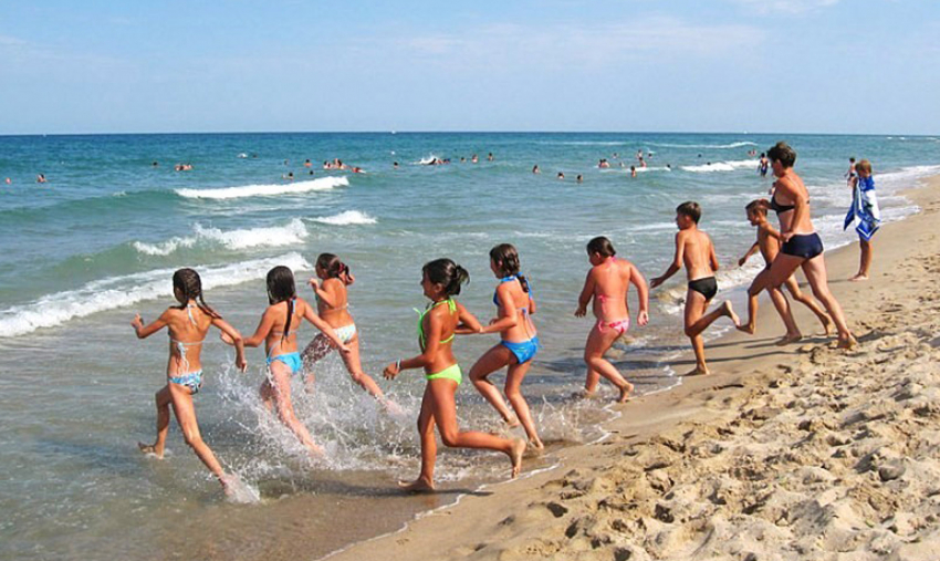 Посторонних лиц не будут пускать на пляжи, закрепленные за детскими лагерями Новороссийска