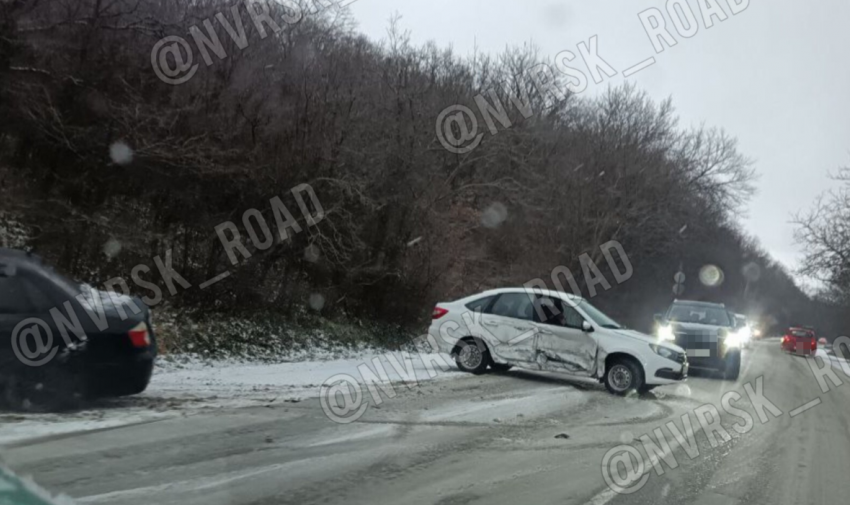 Дорога-лед: новороссийцы в шоке от снега и пробок