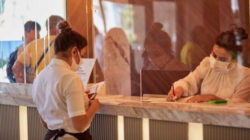 Внесены дополнения в порядок заселения туристов в отели Краснодарского края