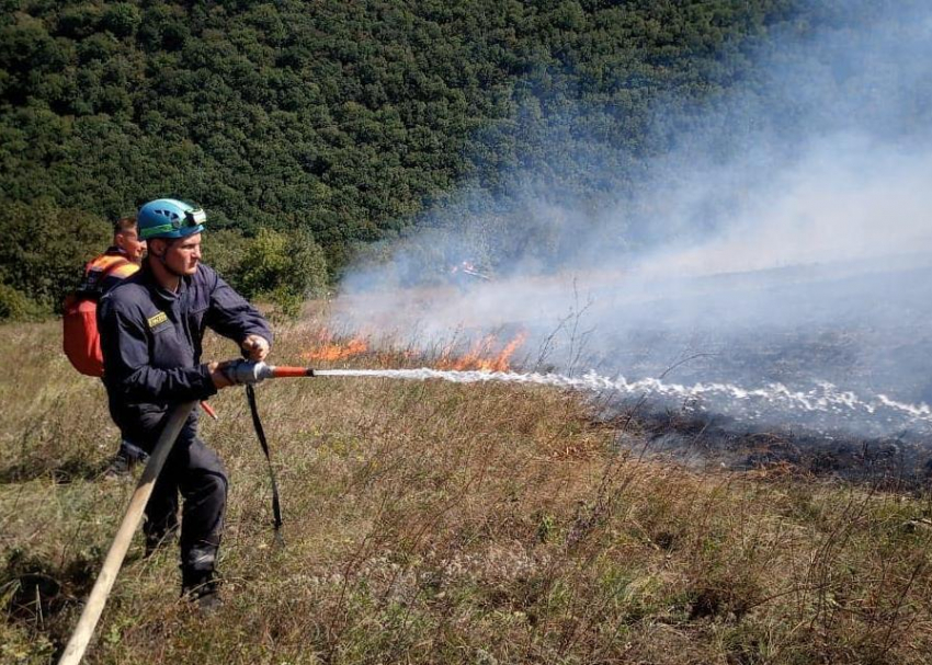 Почти 3 гектара леса горело на одной из вершин Новороссийска