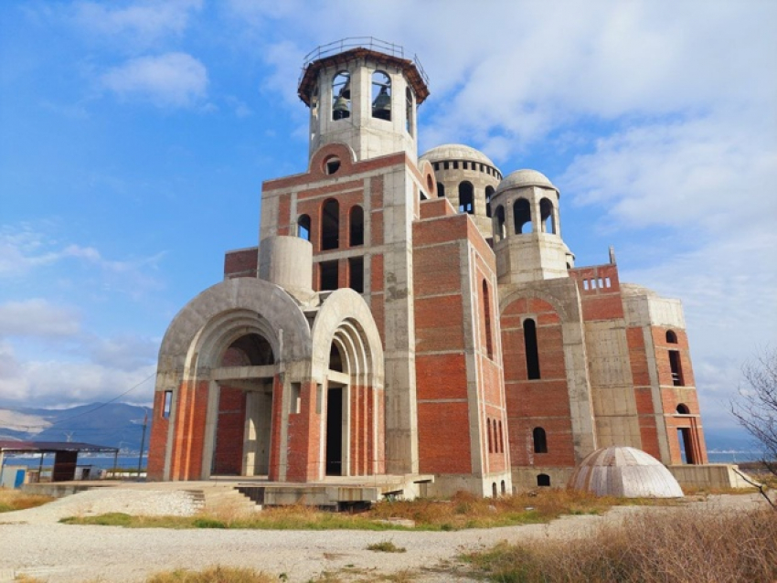 Храм на Малой Земле Новороссийска строится уже 10 лет: каким будет самый большой храм города 