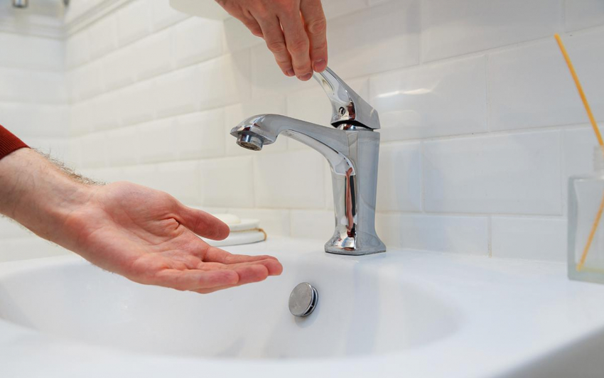 Без горячей воды с августа: жители Новороссийска жалуются на бездействие УК