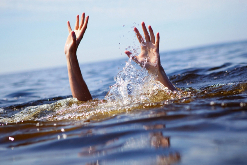 Наглоталась воды, потеряла сознание: девочка чуть не утонула на горпляже Новороссийска 