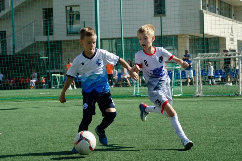 Наградили каждого: ДФК «Энергия» провёл футбольный фестиваль по европейской методике
