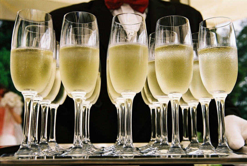 Повышение цен на шампанское, как способ борьбы с дешевизной