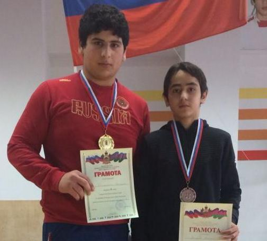 Иссаханян и Алиев принесли Новороссийску золото и бронзу в греко-римской борьбе