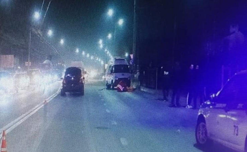 В Новороссийске под колесами иномарки погиб молодой мужчина