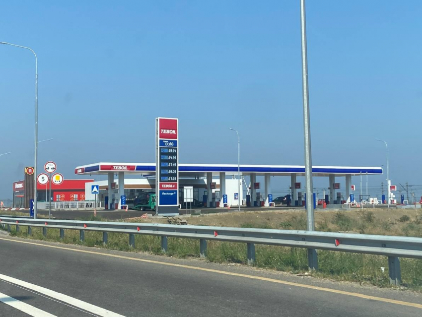 Цены на бензин в Новороссийске выросли на 15% за год: ездить на транспорте стало дороже