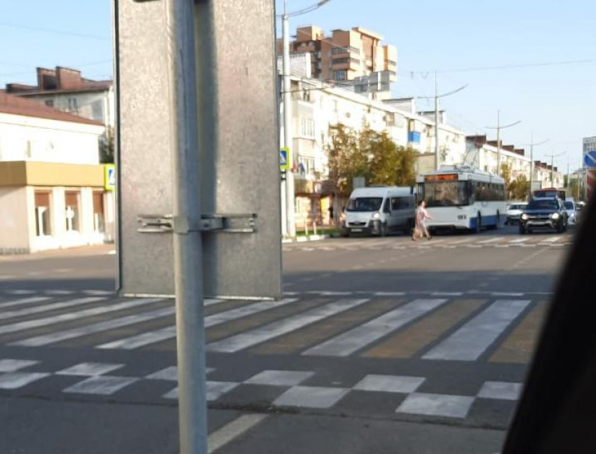 Безопасность, регламентированная ГОСТами: есть ли нарушения с дорожными щитами в Новороссийске
