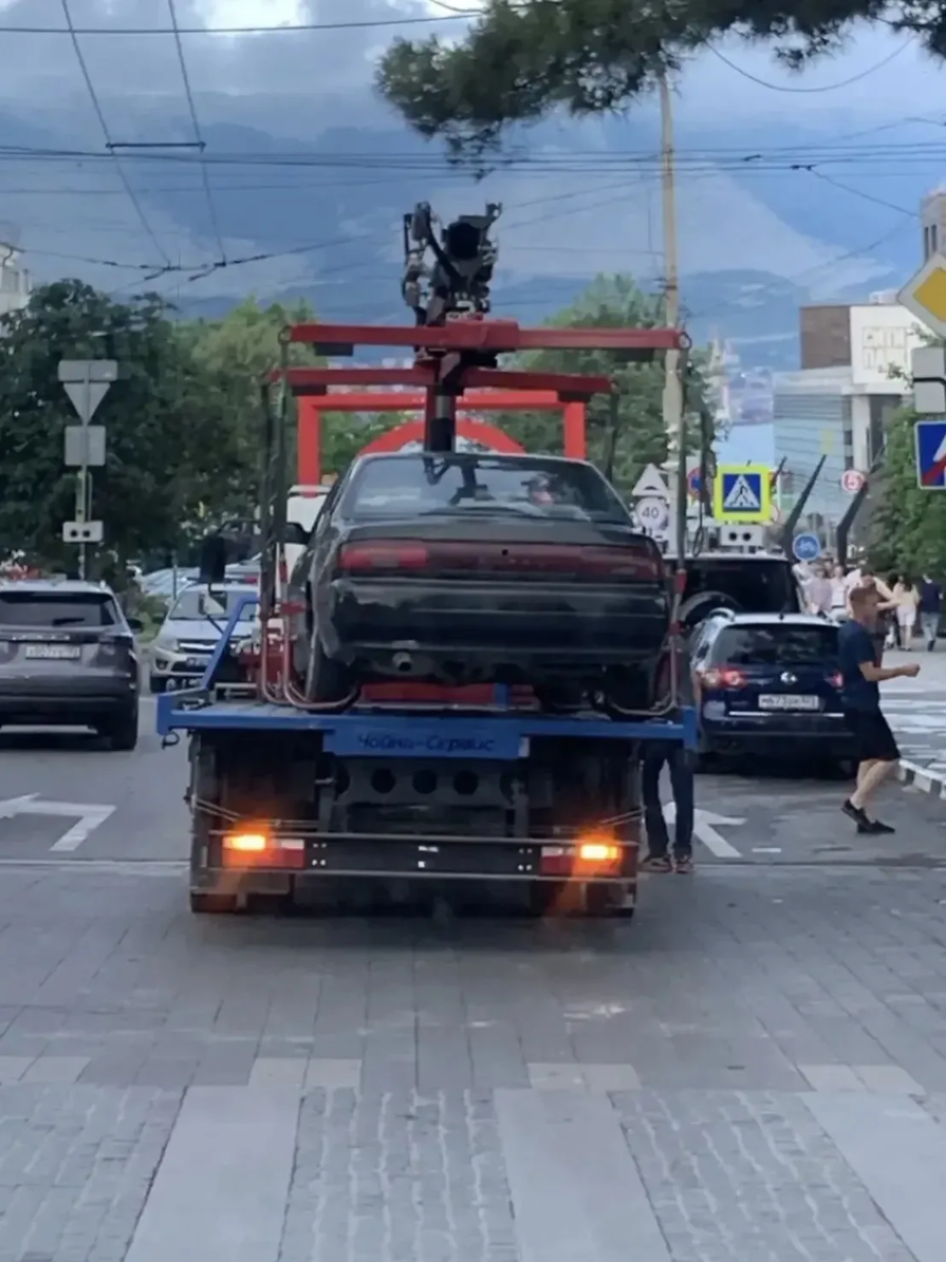 Остановка запрещена: сколько машин эвакуировали в Новороссийске