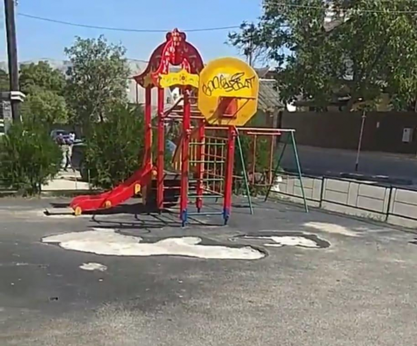 Детская площадка перестала пугать родителей и детей Новороссийска