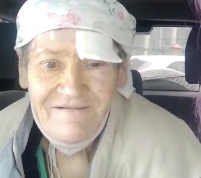 Живет в грязи с больной дочерью: история слепой бабушки Зины  из Новороссийска