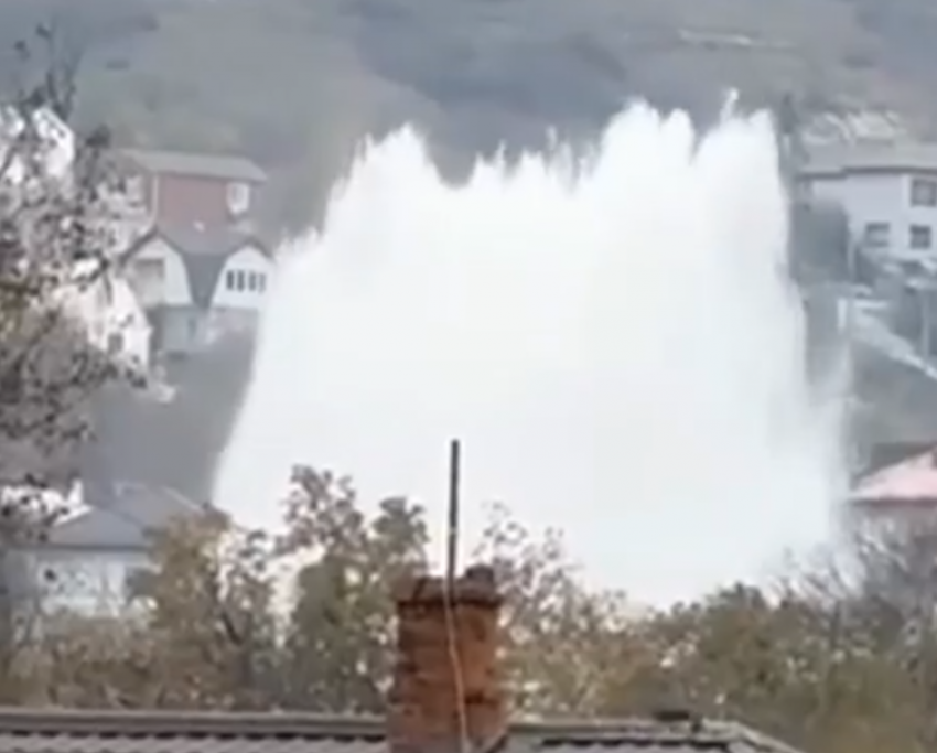 Сколько сидеть без воды? Дырявый участок трубопровода заменят только в 2027 году