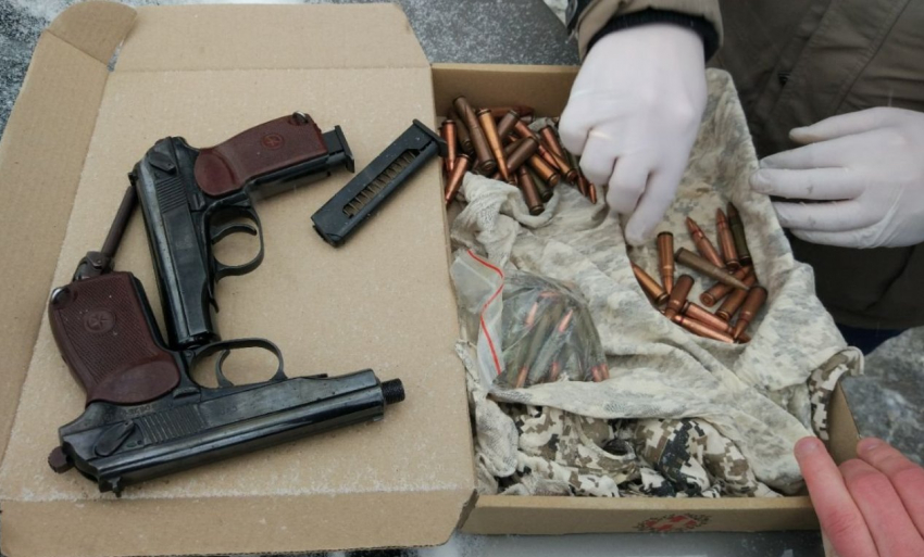 Сотрудники краевого УФСБ обнаружили дома у 39-летнего новороссийца оружие и взрывчатку