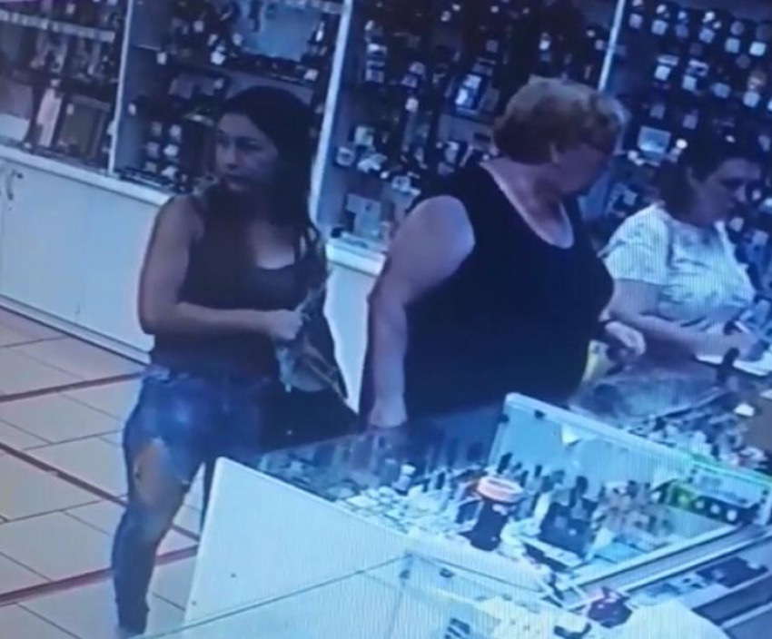 Воровка обчистила сумку женщины в одном из магазинов Новороссийска 