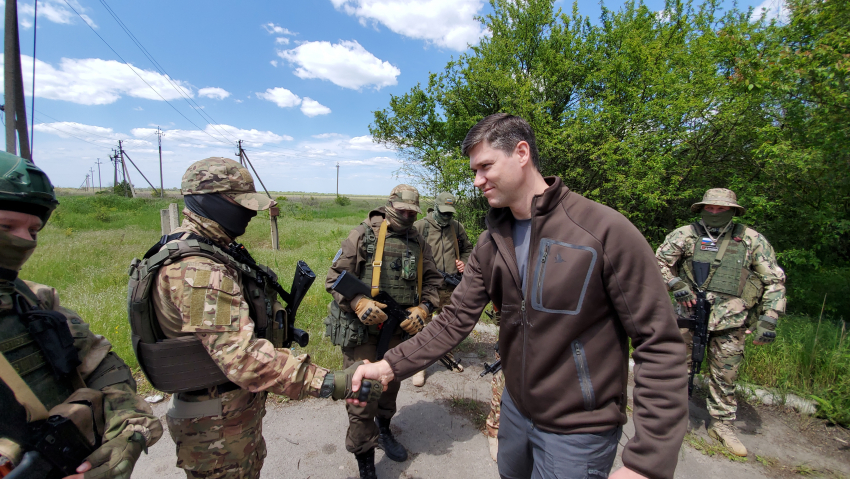 Сергей Алтухов доставил гуманитарную помощь военным в зону СВО