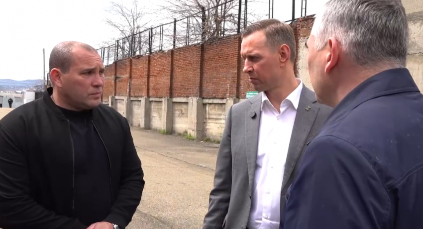 Глава Новороссийска Андрей Кравченко взял на личный контроль яму «имени себя"