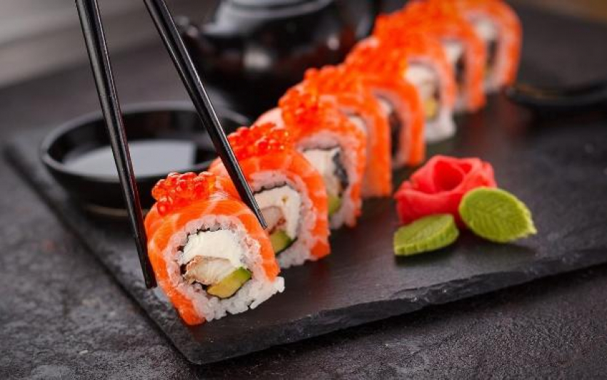 Рестораторы заявили об увеличении цен на суши и роллы в ближайшие дни
