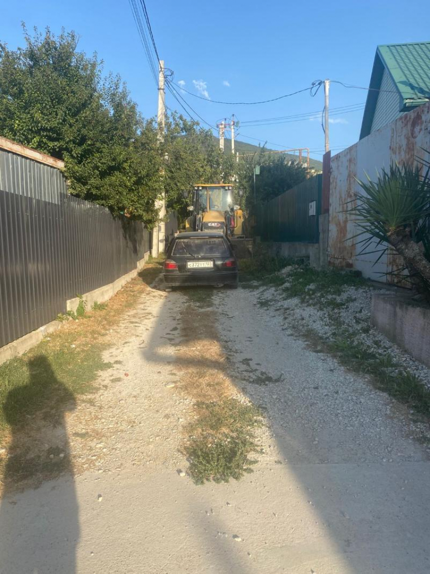 А у нас в проулке газ! Ближе, чем разрешено документацией, компания прокладывает газовую трубу в Новороссийске