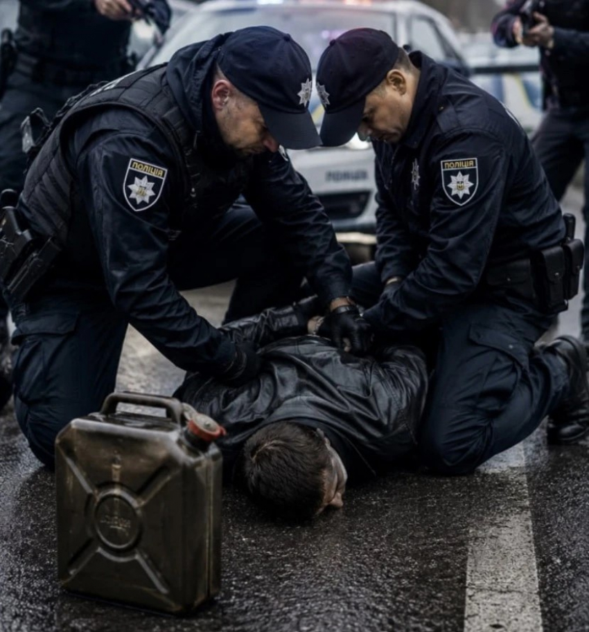 Перекупщиков с тонной бензина задержали в Краснодаре   