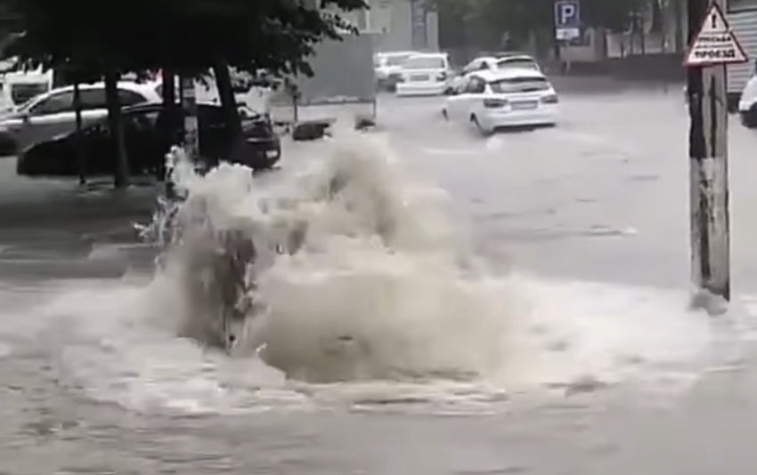 "Выпускайте Кракена": в Новороссийске забил новый фонтан 