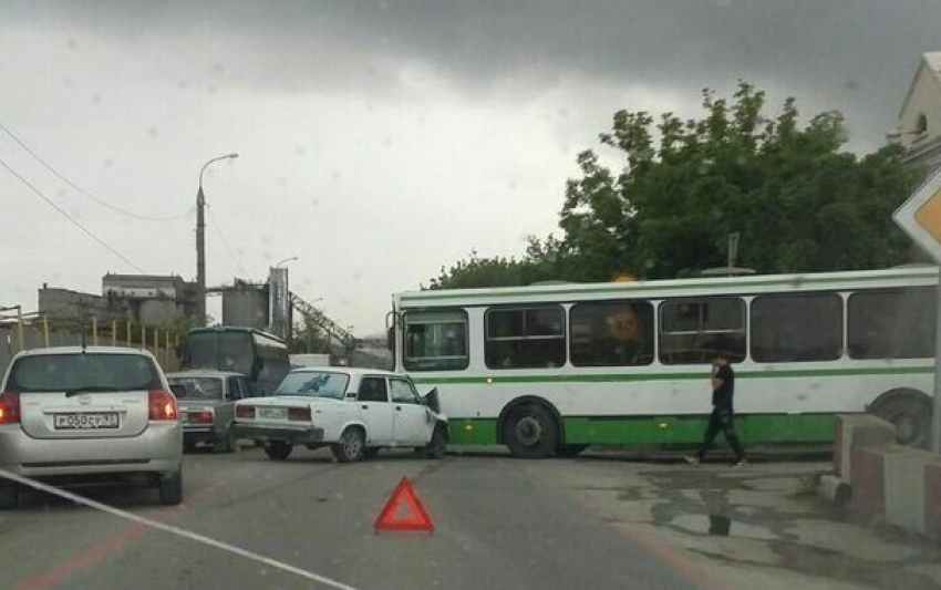 В Новороссийске за сутки двое несовершеннолетних стали участниками ДТП