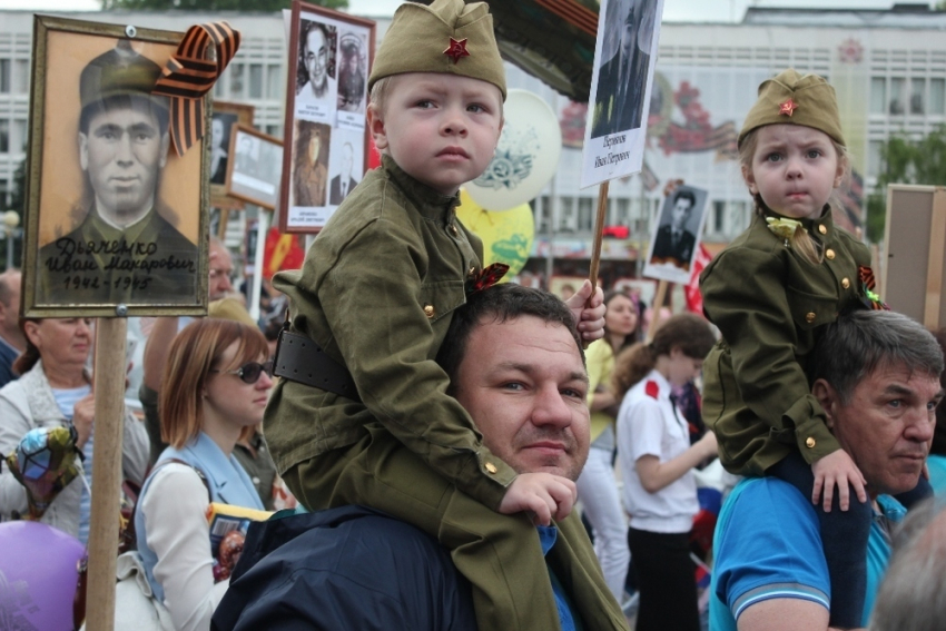 Тысячи новороссийцев стали в строй «Бессмертного полка"