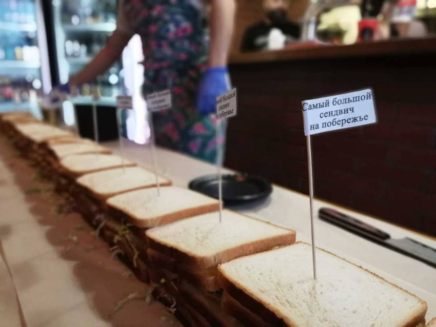 Самый большой сэндвич на Черноморском побережье приготовили в Новороссийске