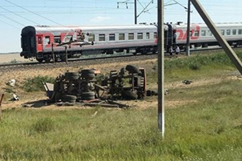 Поезд с туристами по дороге в Новороссийск попал в ДТП. Есть жертвы