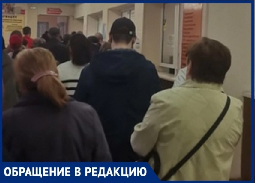 Новороссийские пенсионеры стареют в очередях в поликлинику