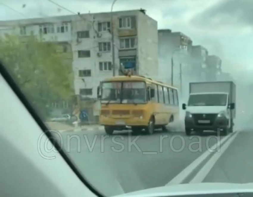 Автобус со школьниками задымил всю дорогу в Новороссийске
