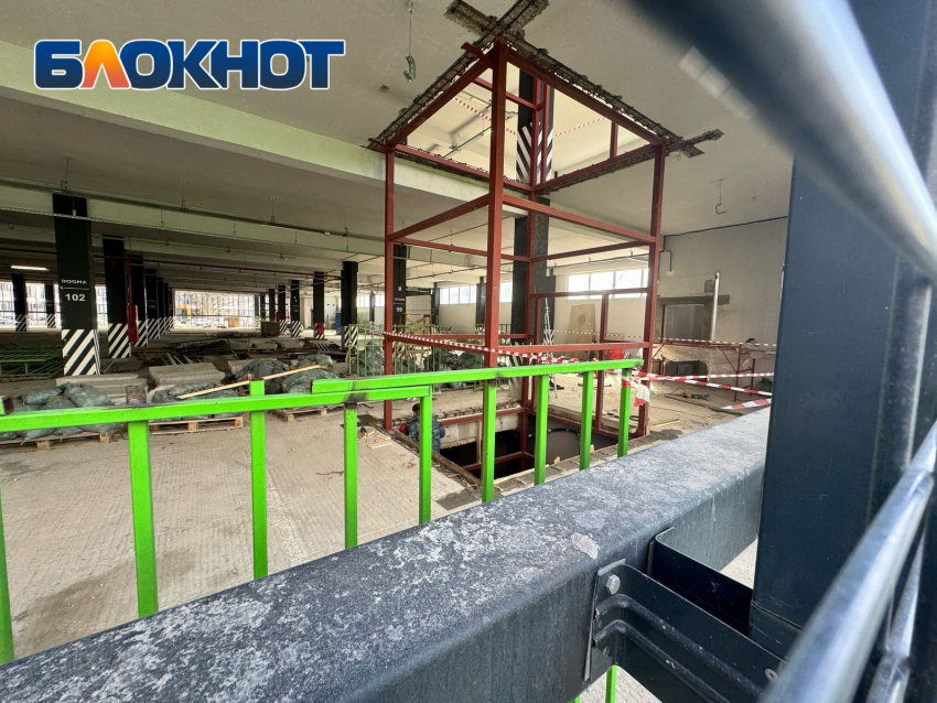 На парковке в новом ЖК Новороссийска начали сомнительную стройку