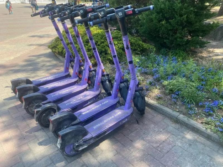 Любителей проскочить по «зебре» на самокате массово ловили в Краснодаре