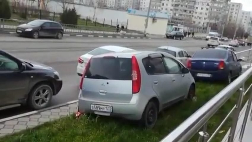 Брошенные автомобили не могут эвакуировать с прошлого года в Новороссийске