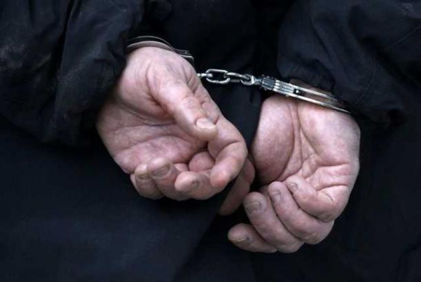 Суд вынес приговор мужчине, который скрывался в Новороссийске, после убийства матери и отца