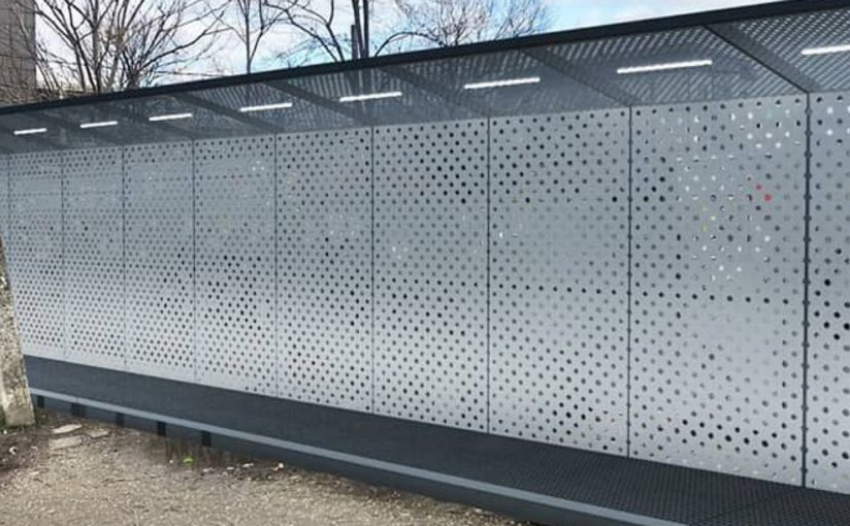 В Новороссийске стройки огородят заборами