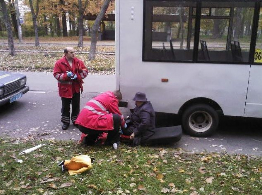 Пенсионерка выпала из маршрутки в Новороссийске