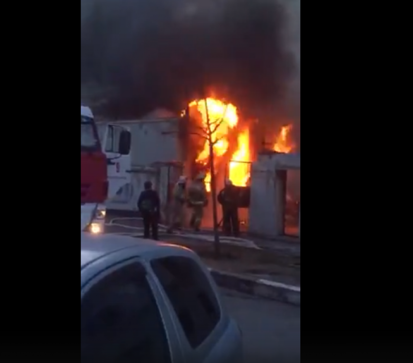 Бывшая воинская часть загорелась в Новороссийске